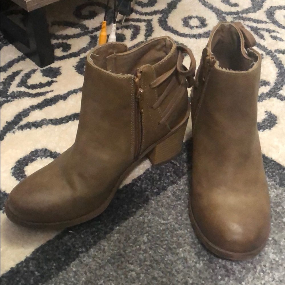 Heeled booties